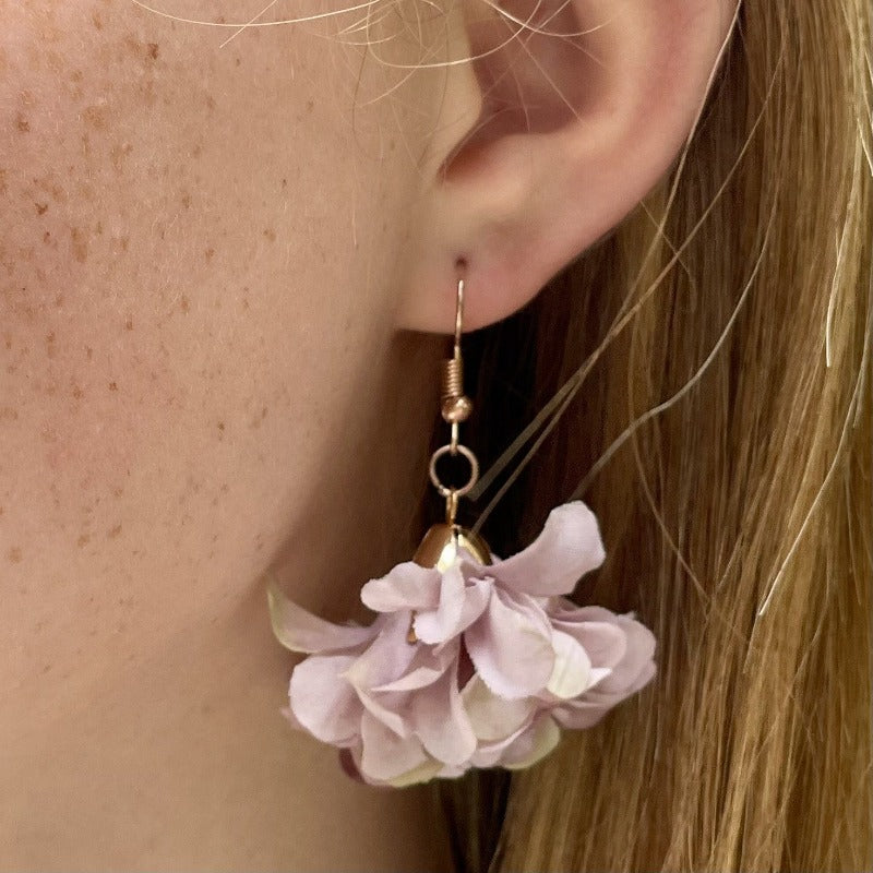 Airy light silky flower earrings. Best gifts for her. Best gifts for mum. Best anniversary gift for her. Best anniversary gift for wife. Best birthday gift for her. Best valentine’s gift for wife. Best Christmas gift for her. Best Christmas gift for teacher. Flower earrings. Beautiful flower earrings. Comfortable earrings. Wedding earrings. Boho style earrings.