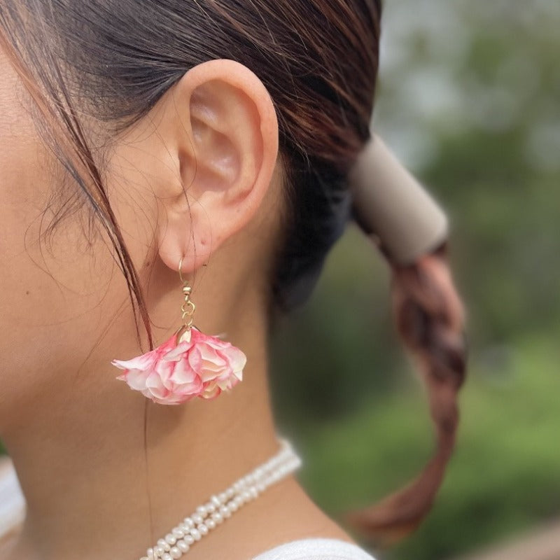 Airy light silky flower earrings. Best gifts for her. Best gifts for mum. Best anniversary gift for her. Best anniversary gift for wife. Best birthday gift for her. Best valentine’s gift for wife. Best Christmas gift for her. Best Christmas gift for teacher. Flower earrings. Beautiful flower earrings. Comfortable earrings. Wedding earrings. Boho style earrings.