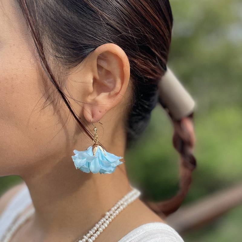 Airy light silky flower earrings. Best gifts for her. Best gifts for mum. Best anniversary gift for her. Best anniversary gift for wife. Best birthday gift for her. Best valentine’s gift for wife. Best Christmas gift for her. Best Christmas gift for teacher. Flower earrings. Beautiful flower earrings. Comfortable earrings. Wedding earrings. Boho style earrings.