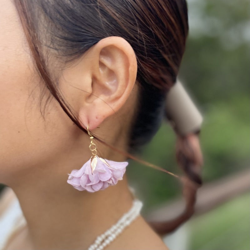 Airy light silky flower earrings. Best gifts for her. Best gifts for mum. Best anniversary gift for her. Best anniversary gift for wife. Best birthday gift for her. Best valentine’s gift for wife. Best Christmas gift for her. Best Christmas gift for teacher. Flower earrings. Beautiful flower earrings. Comfortable earrings. Wedding earrings. Boho style earrings.