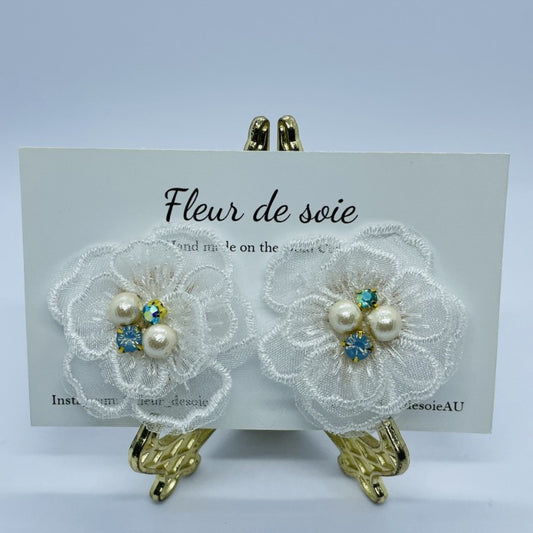 Beautiful Lace Flower earrings. Best gifts for her. Best gifts for mum. Best anniversary gift for her. Best anniversary gift for wife. Best birthday gift for her. Best valentine’s gift for wife. Best Christmas gift for her. Best Christmas gift for teacher. Flower earrings. Beautiful flower earrings. Comfortable earrings. Wedding earrings.