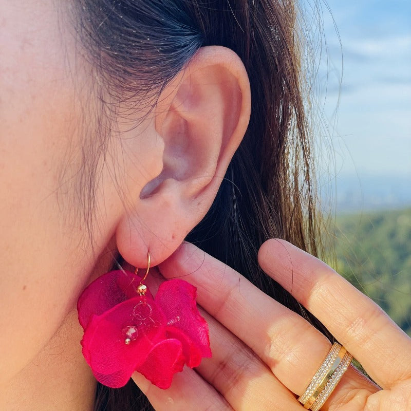 Best Flower Earrings. Airy light silky flower earrings. Best gifts for her. Best gifts for mum. Best anniversary gift for her. Best anniversary gift for wife. Best birthday gift for her. Best valentine’s gift for wife. Best Christmas gift for her. Best Christmas gift for teacher. Beautiful flower earrings. Comfortable earrings. Wedding earrings. Boho style earrings.